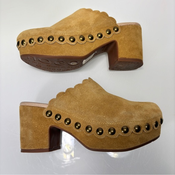 Chocolat Blu Gemini Scalloped Studded Tan Suede Heeled Clogs Size 6 - Picture 7 of 15